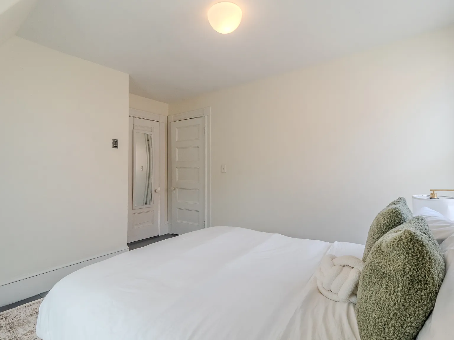 4 bed, 1800 sqft, $4,600 — Photo 3