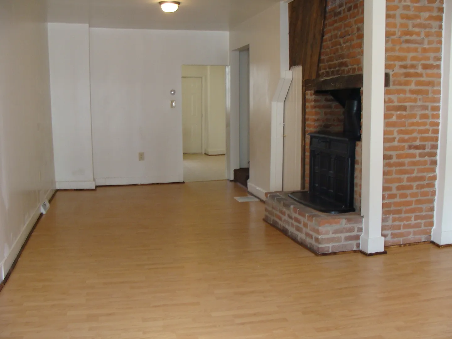 Pet Friendly 3 Bedroom House Near Revs Stadium! — Photo 1