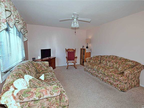 4th image of 703 Gardiners Ave