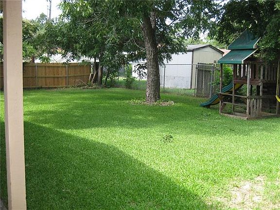 3rd image of 2121 Shady Grove Dr