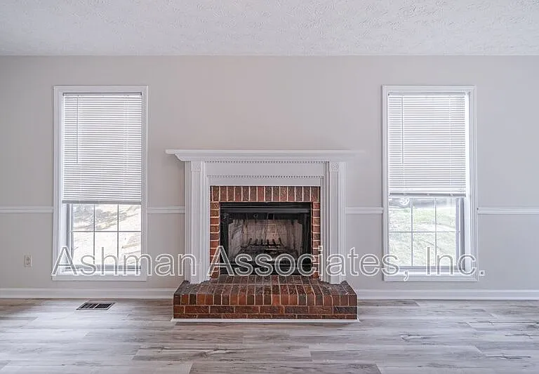 2402 Betsy Ct SW — Photo 12