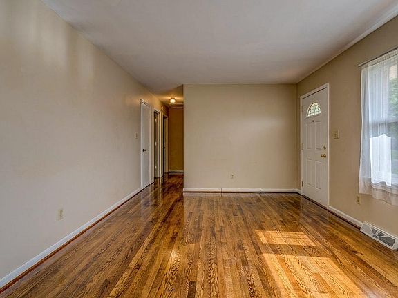 3rd image of 1402 Buena Vista Blvd SE