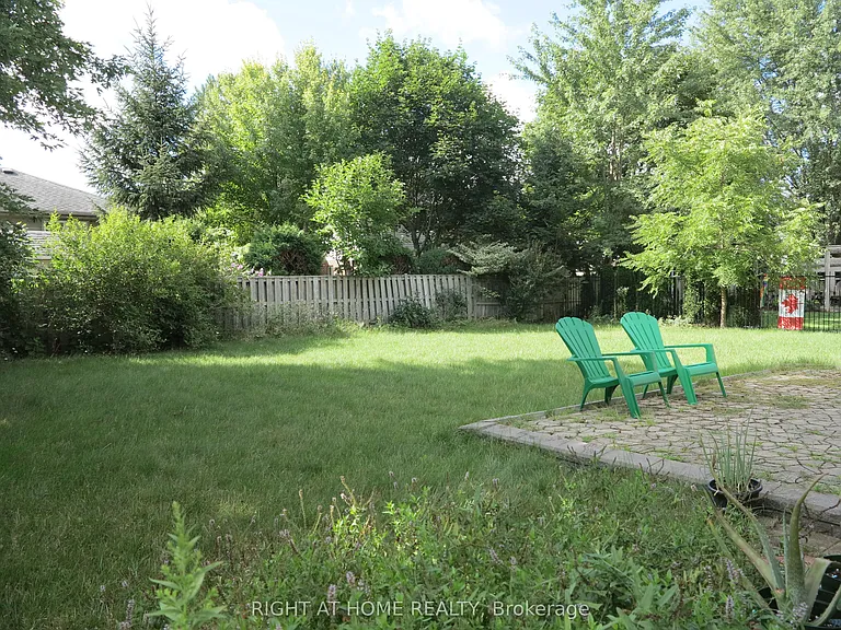 35 Moraine Cres — Photo 30