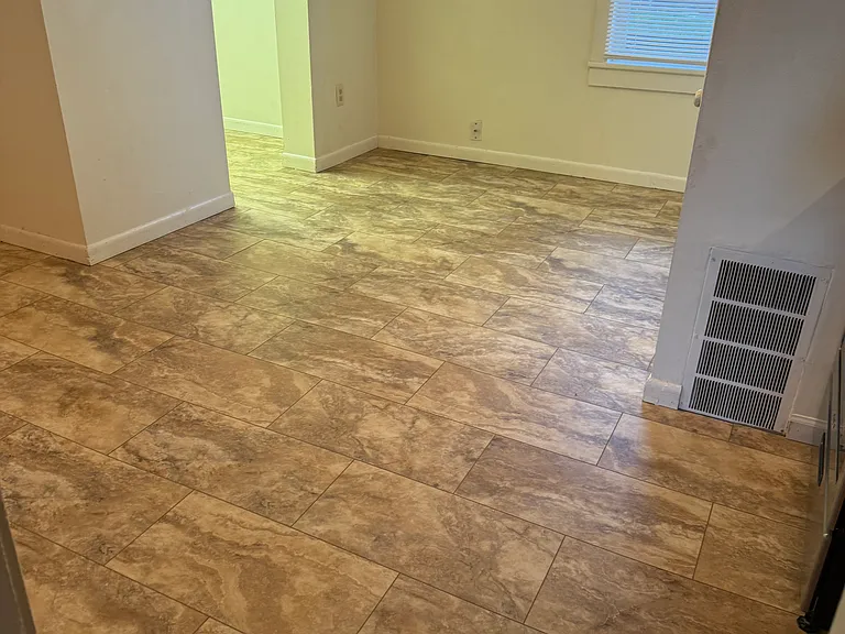 704 Locust St — Photo 12