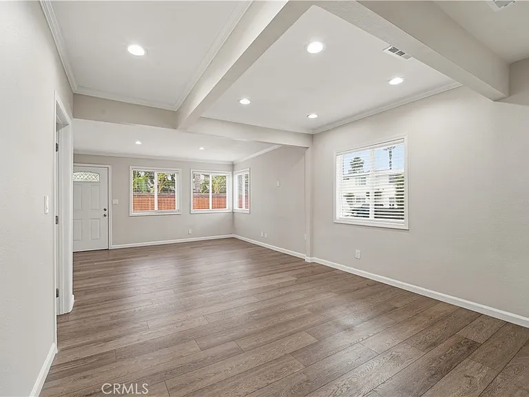 7620 Variel Ave — Photo 16