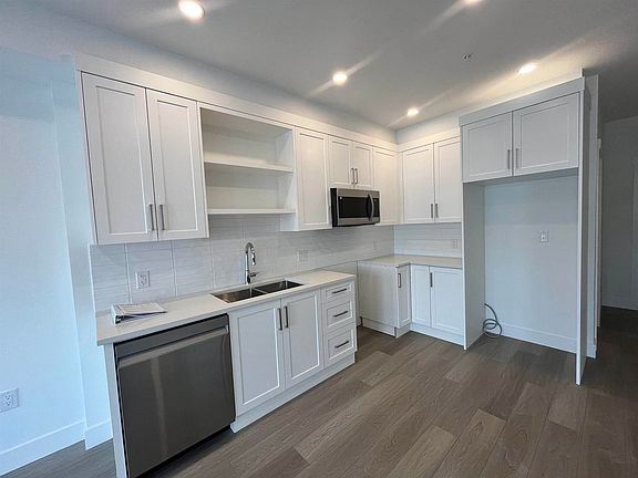 2nd image of 22348 North Ave #316