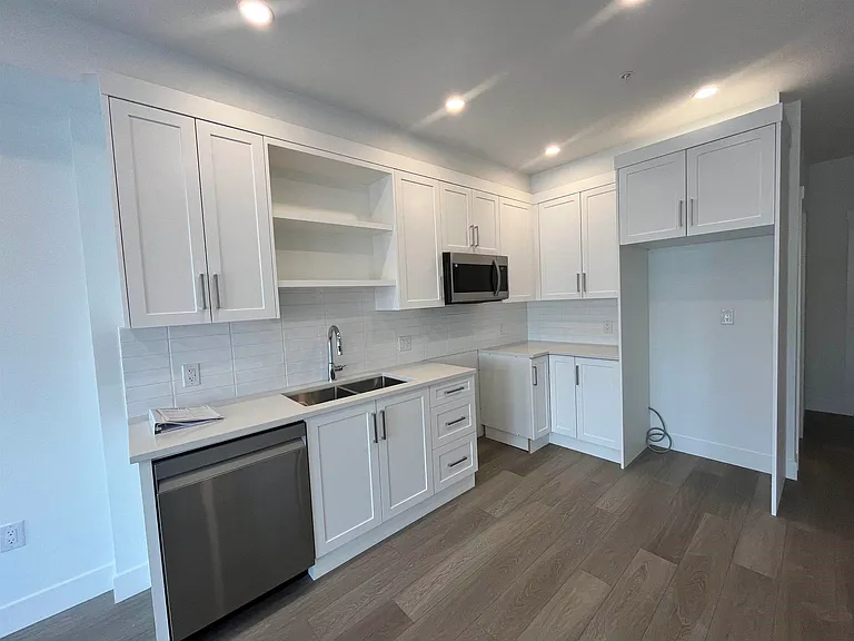 22348 North Ave #316 — Photo 3