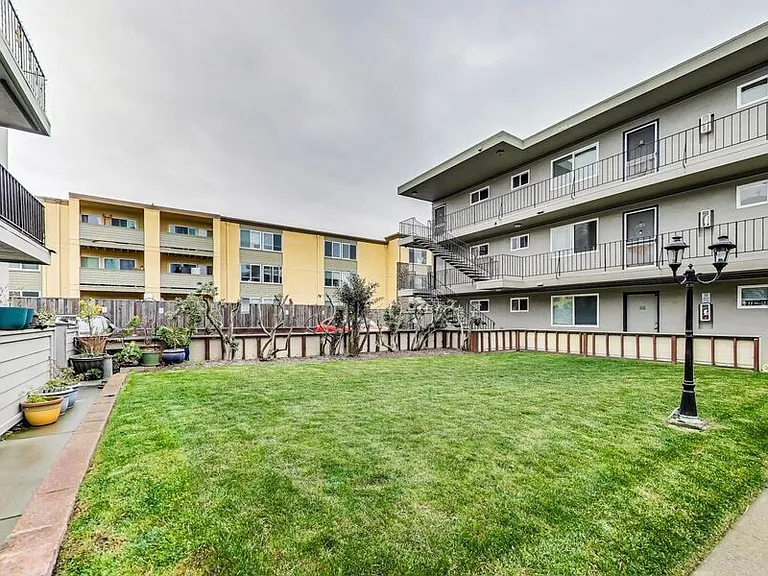 1701 Shoreline Drive — Photo 26