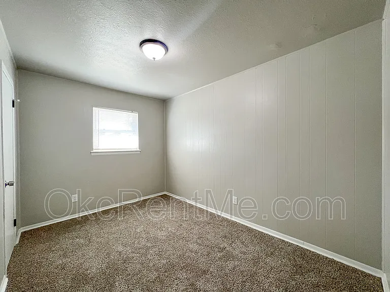 1900 N Mitchell Dr — Photo 22
