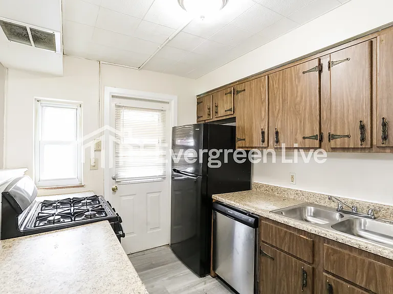 2037 Dallas Ave — Photo 5