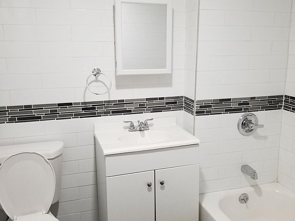 2nd image of 1533 Vyse Ave