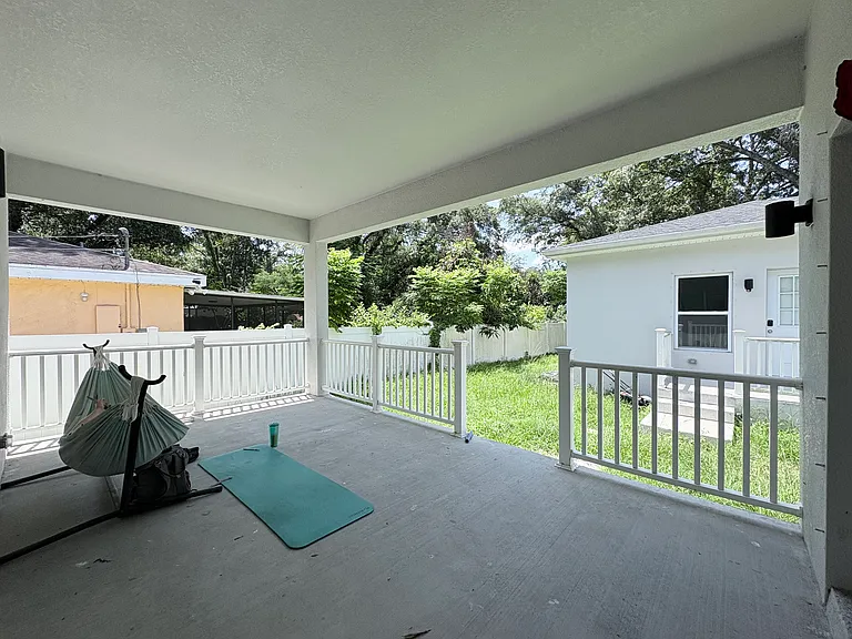 3203 E Diana St — Photo 11