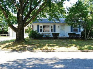 70 Meadowcrest Dr, Riverside, RI 02915