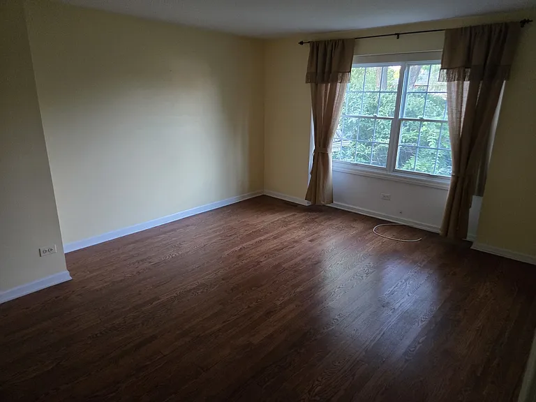 2S663 Avenue Normandy St E — Photo 11