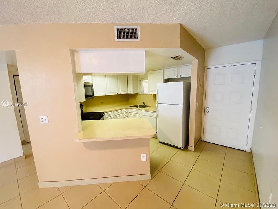 1st image of 8215 Lake Dr #205