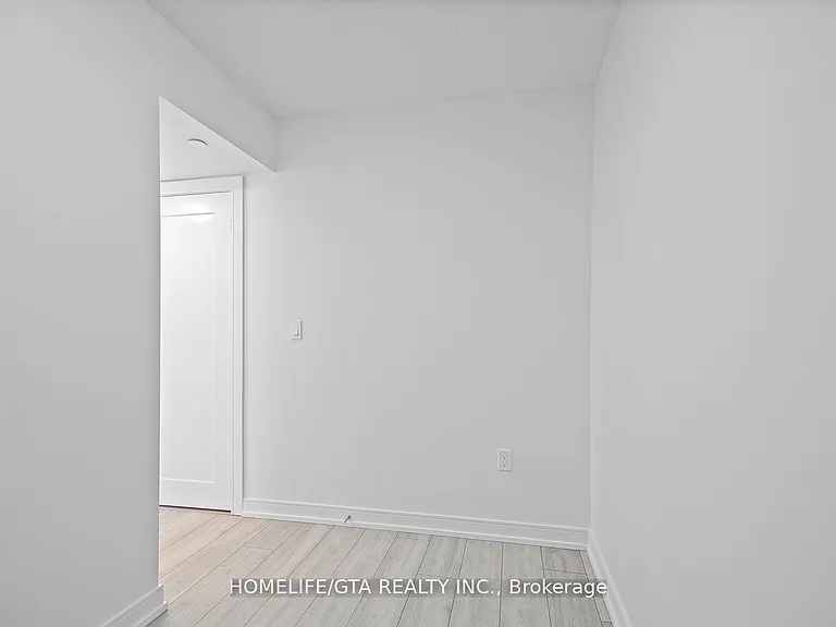 225 Village Green Sq #601 — Photo 20