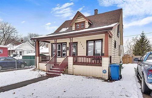 3484 Peter St Photo 1