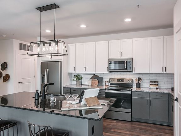 2nd image of 7113 Charlotte Pike #675