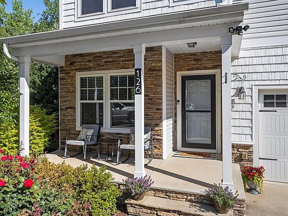 3rd image of 126 King Arthur Ct