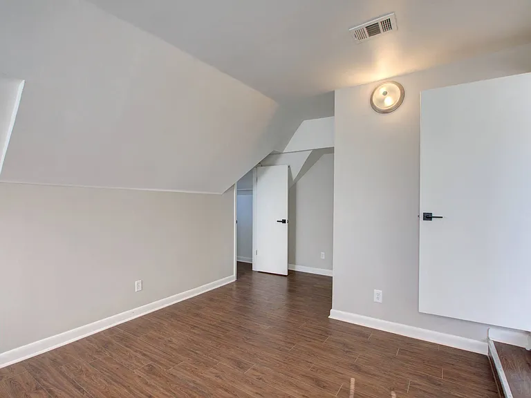 1030 N Washington St — Photo 39