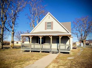 207 W 1st St, Maxwell, NE 69151
