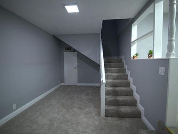 2nd image of 1040 W Marilyn Way