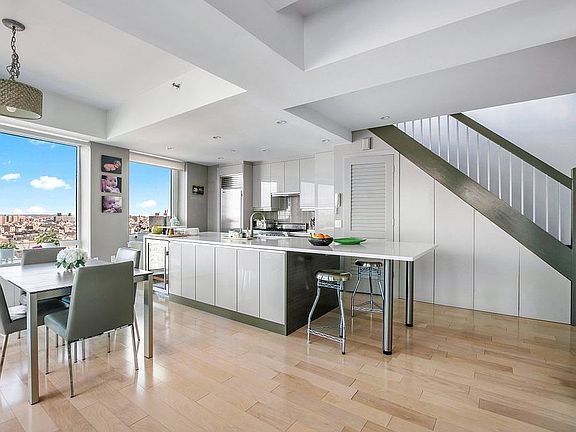 4th image of 440 Kent Ave #Ph3d
