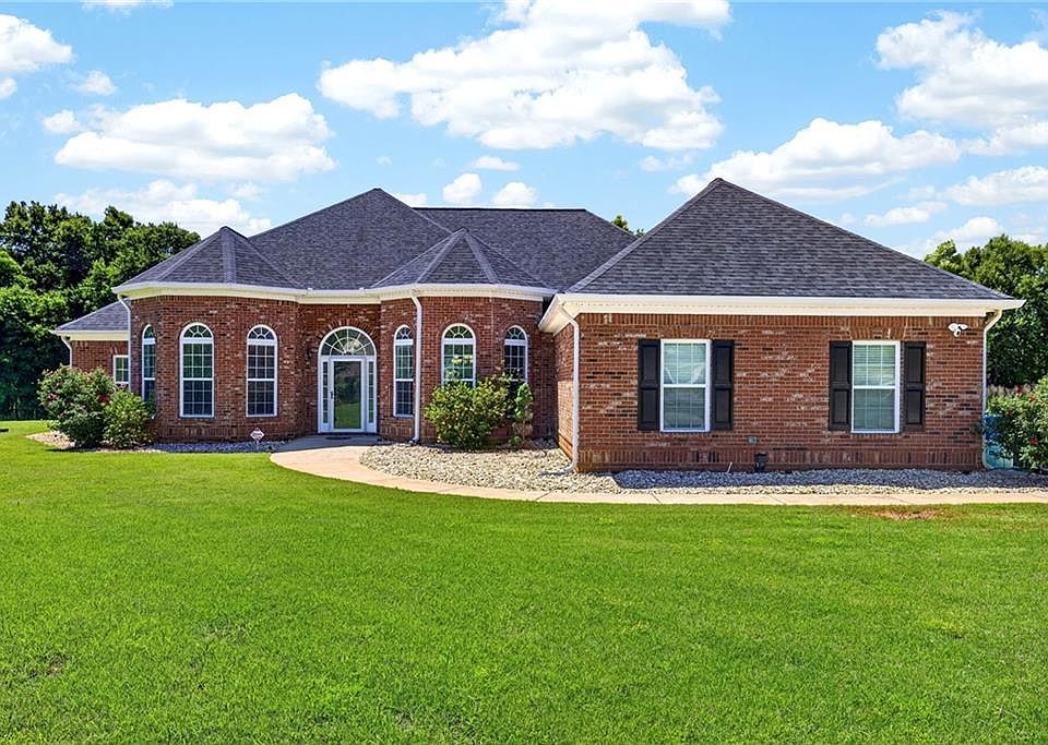 1st image of 70 Toscanno Dr