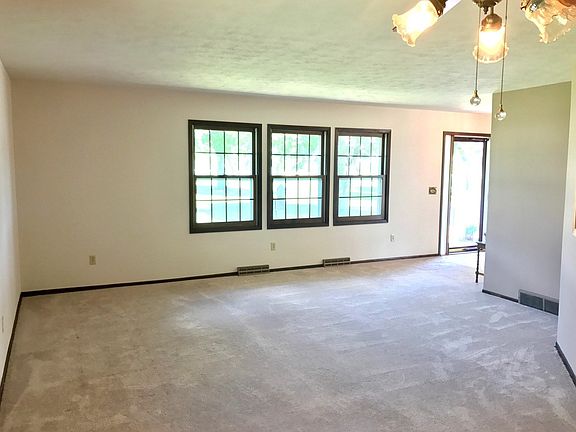 LIVING ROOM / DINING ROOM COMBO