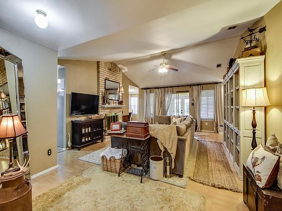5th image of 9014 Texas Oaks Dr