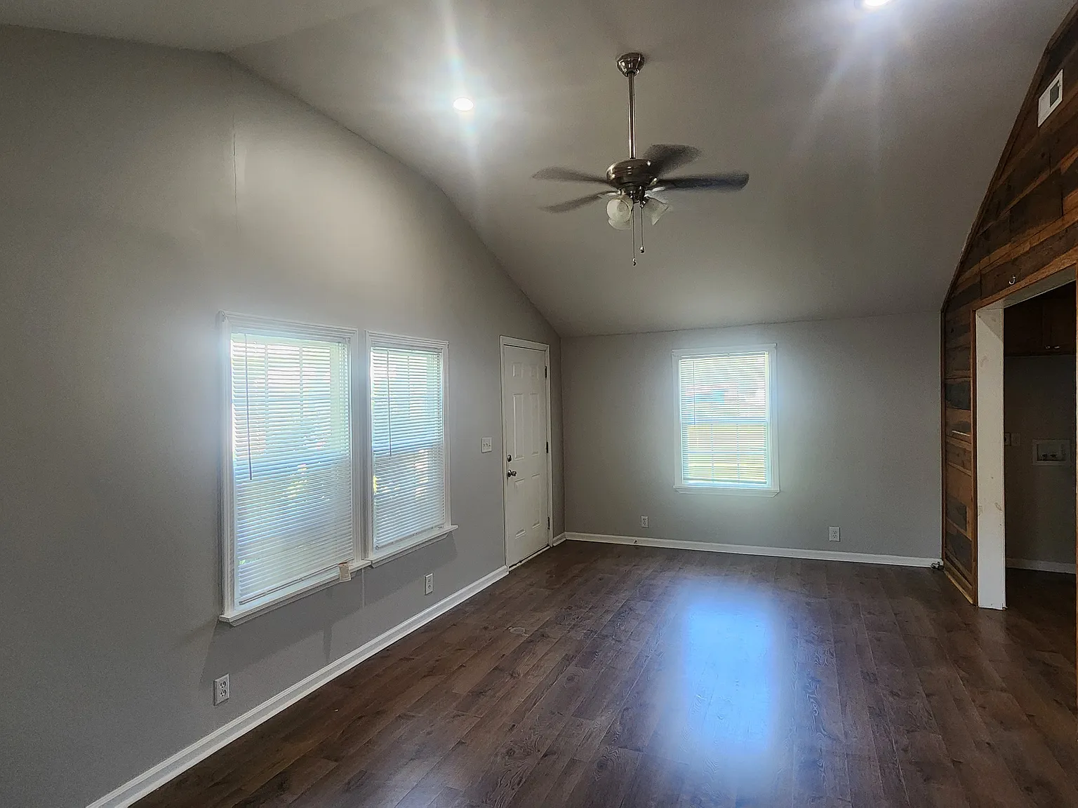 3 bed, 1100 sqft, $1,200 — Photo 3