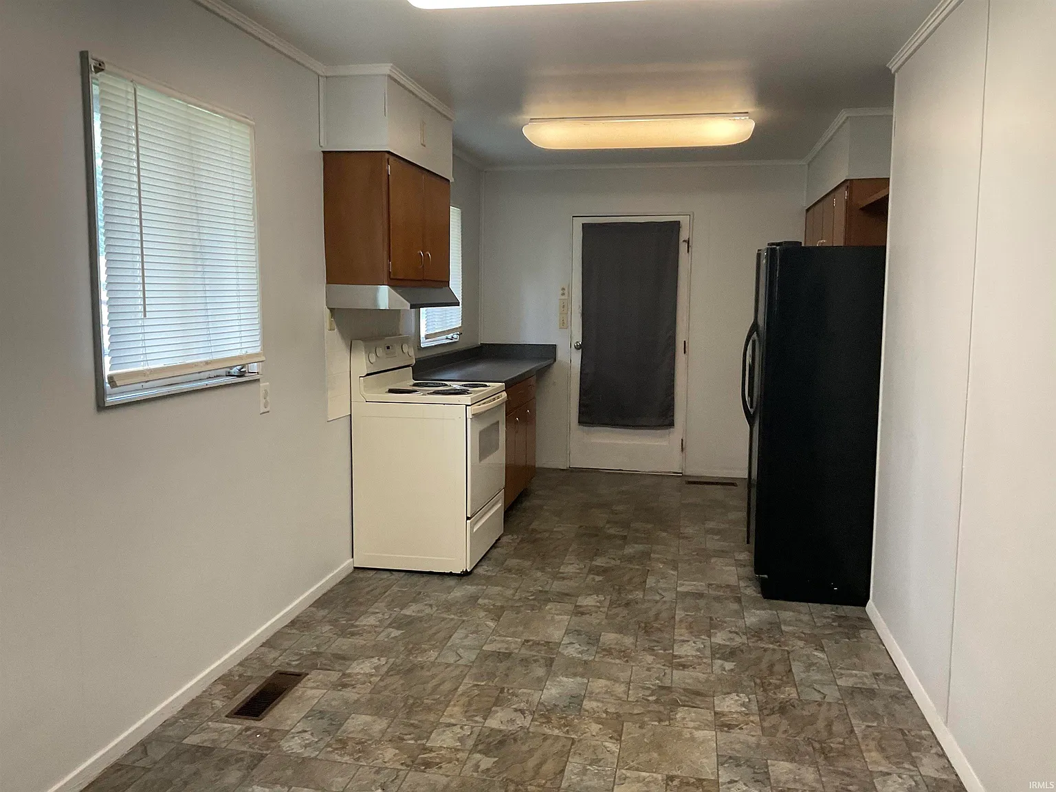 3 bed, 1.0 bath, 960 sqft, $1,200 — Photo 3