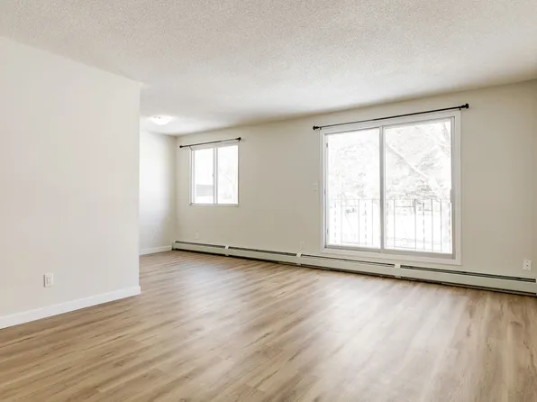 29 Grand Dr #2, Camrose, AB T4V 2T3