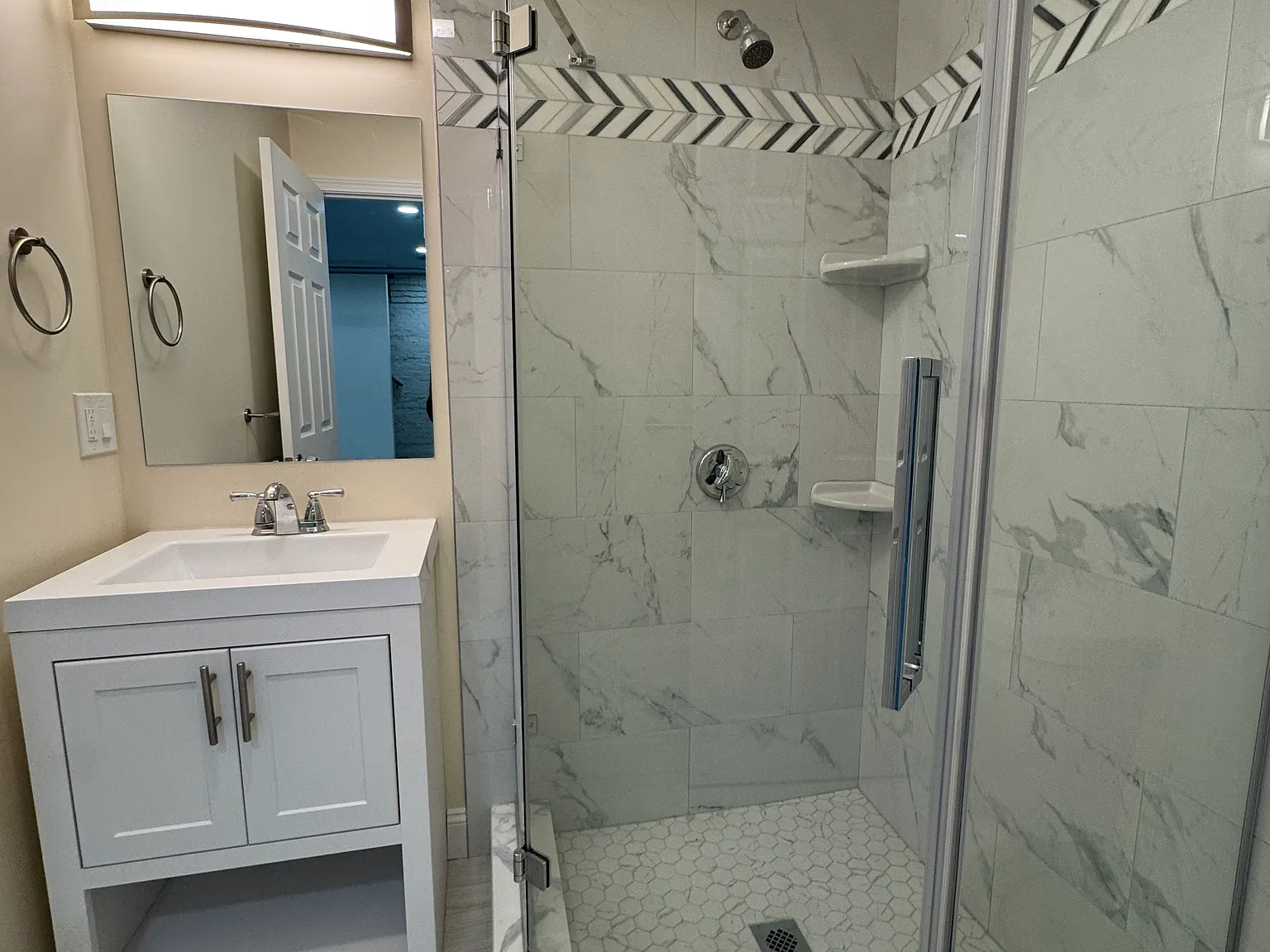 7 bed, 1800 sqft, $12,600 — Photo 3
