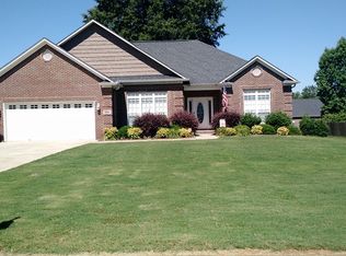 104 Fawn Forest Dr, New Market, AL 35761