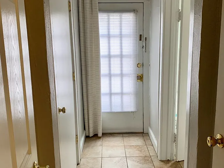 1000 W Country Club Dr — Photo 10