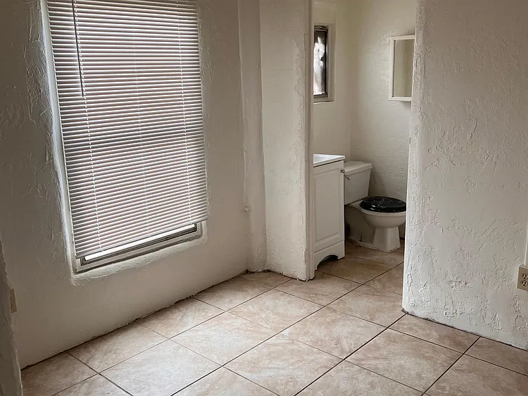 204 E Palmdale St — Photo 7