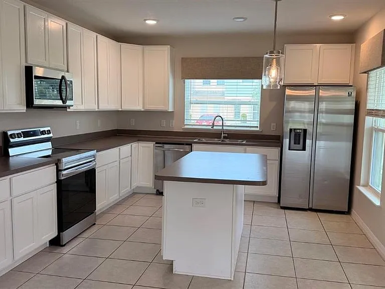 4700 Coral Castle Dr — Photo 3