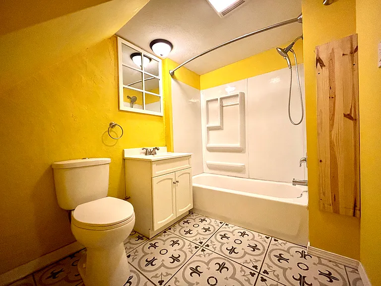 922 Saunders Ave #2 — Photo 3