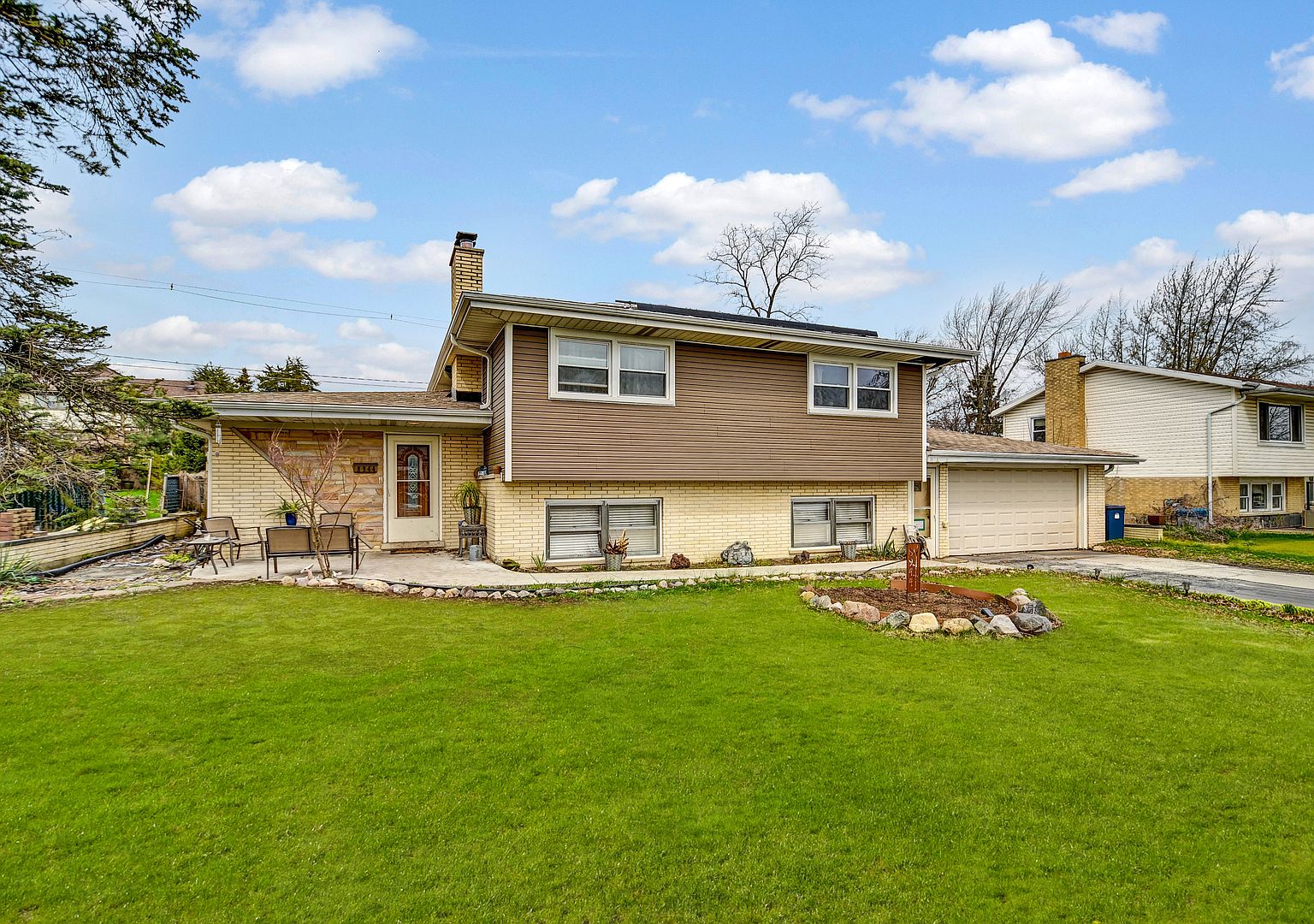 8944 S 85th Ct, Hickory Hills, IL 60457 | Zillow 8944 S 85th Ct, Hickory Hills, IL 60457 | Zillow
