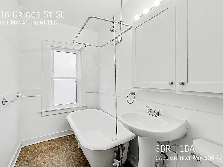 418 Griggs St SE — Photo 16