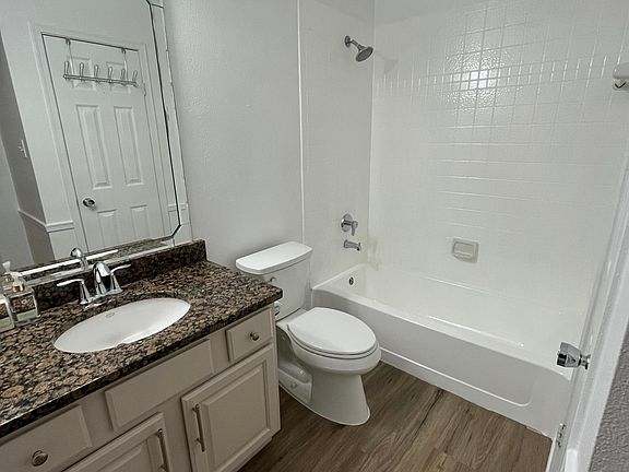 3rd image of 3305 Wyndham Cres #350