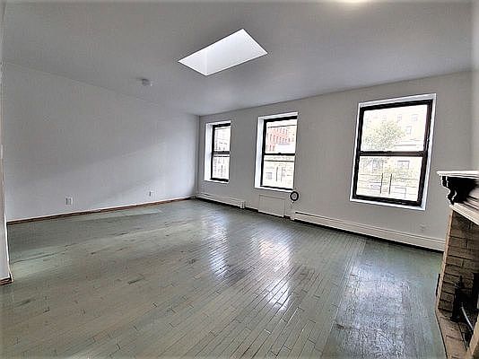 1st image of 140 Lawrence St APT 3