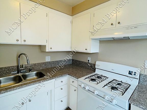 5th image of 932 N Sierra Bonita Ave APT 5