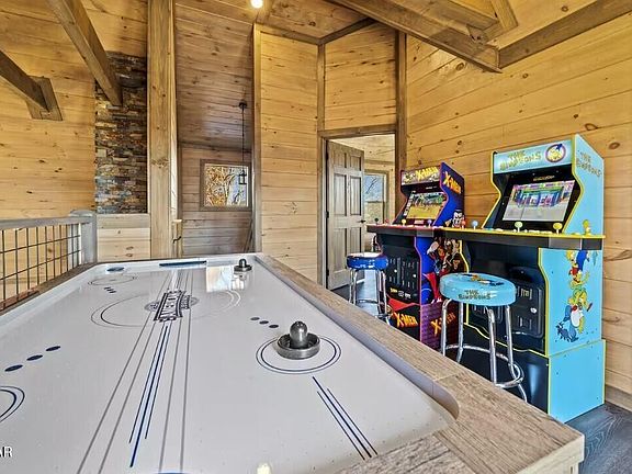 4th image of 2108 Eagle Feather Dr