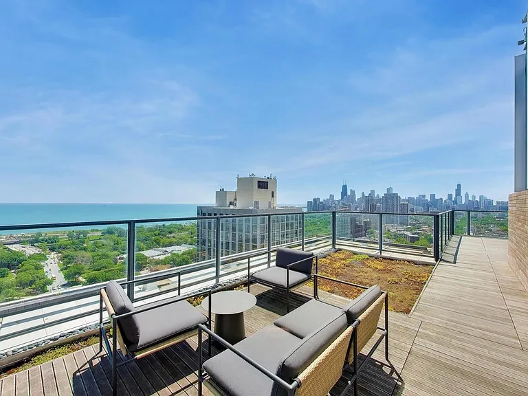 2400 N Lakeview Ave #508 — Photo 19