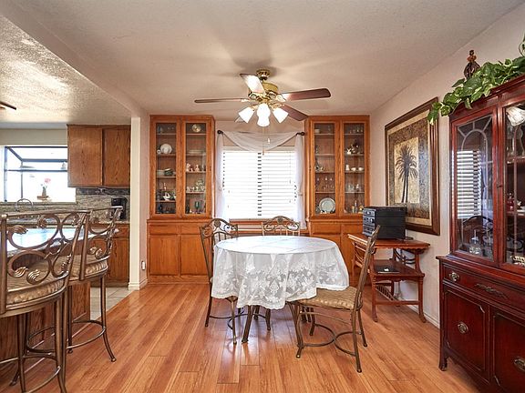 3rd image of 8071 Peach Ave