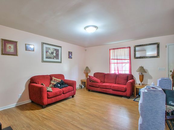 4th image of 2601 Lakevilla Dr
