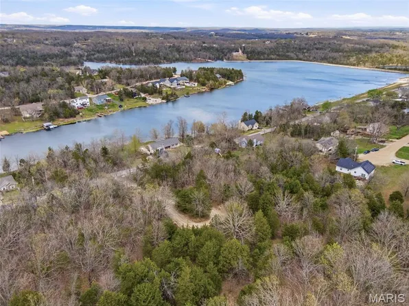 109 Lakeshore Dr, De Soto, MO 63020