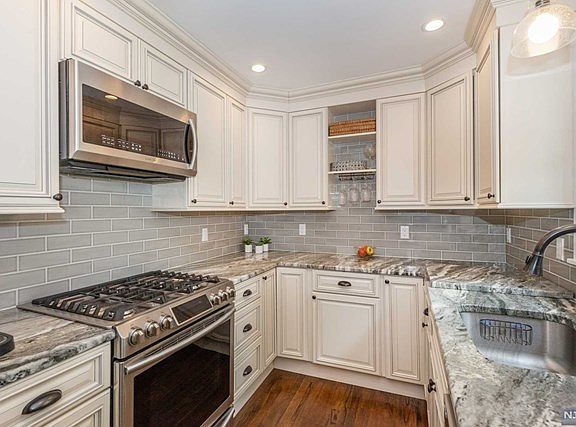4th image of 519 Fairview Ave